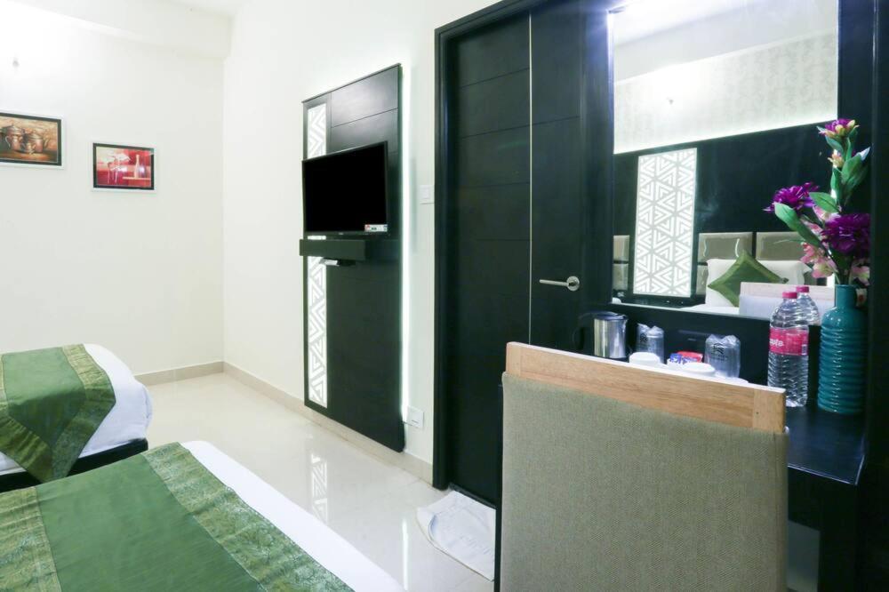 Emirates Residency Hotel Chennai Exterior photo